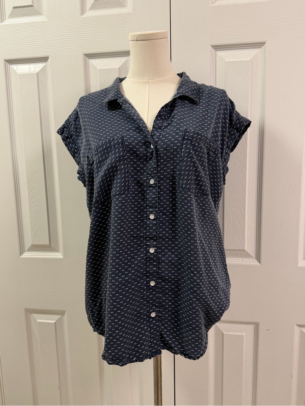 JACHS Girlfriend Navy Dotted Tencel Button-Up Blouse Size M